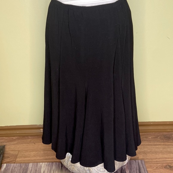 Black skirt - Picture 1 of 1